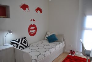Vinilo decorativo de pared para habitación de adolescente