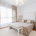 Cortinas de tablas con panel en dormitorio