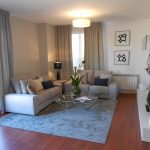 cortinas de tela fruncidas en salón