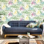 Papel pintado flores grandes multicolores en salón retro