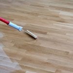 Reformas lijar barnizar suelo instrumento