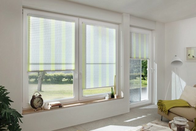 Cortinas plisadas a medida en salón