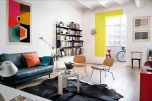 Salon blanco con marco amarillo incompleto